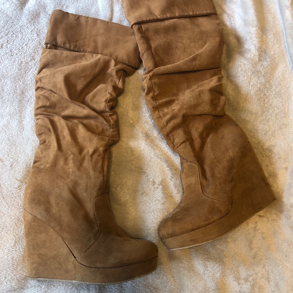 Long heeled boots